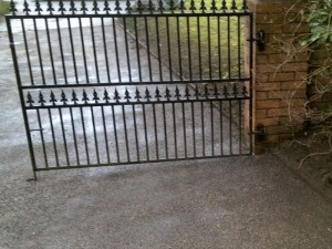 Roofman professional driveway cleaning service.